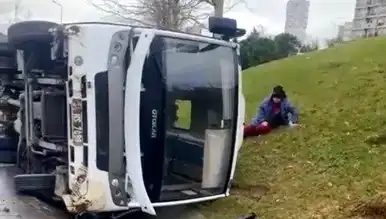 Esenyurt'ta Minibüs Devrildi: 1 Yaralı