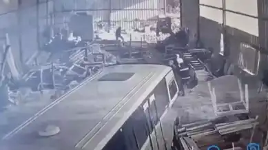 Minibüsle Atölyeye Dalıp Makineleri Devirdi